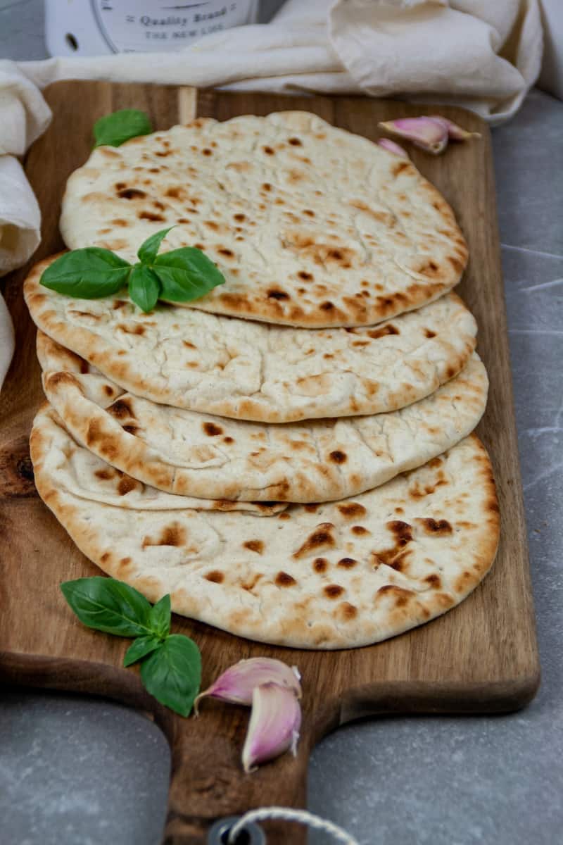 Indisches Naan Brot aus der Pfanne • Kitchengoodies
